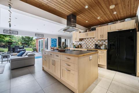 38 Ludsden Grove, Thame, OX9 3BZ