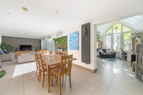 38 Ludsden Grove, Thame, OX9 3BZ