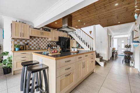 38 Ludsden Grove, Thame, OX9 3BZ