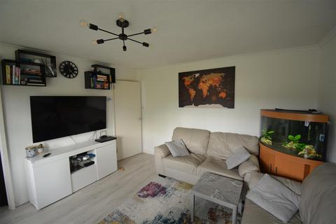 16 Guernsey Close, Hounslow, TW5 0PQ