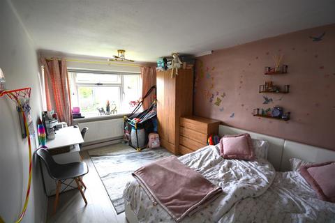 16 Guernsey Close, Hounslow, TW5 0PQ