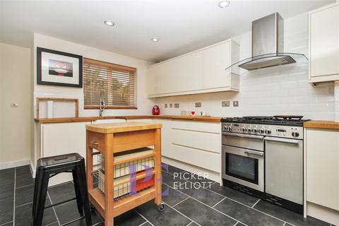 5 bedroom townhouse for sale, Wyvern Close, Burbage LE10