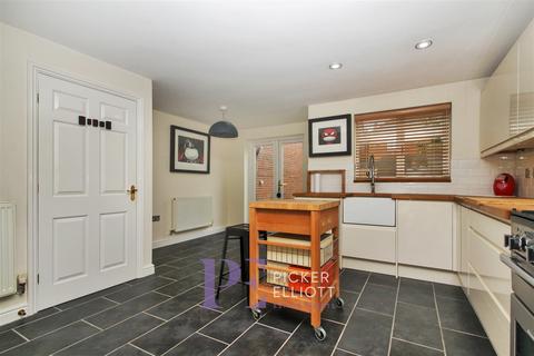 5 bedroom townhouse for sale, Wyvern Close, Burbage LE10