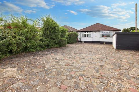 2 bedroom detached bungalow for sale, Woodmere Avenue, Shirley