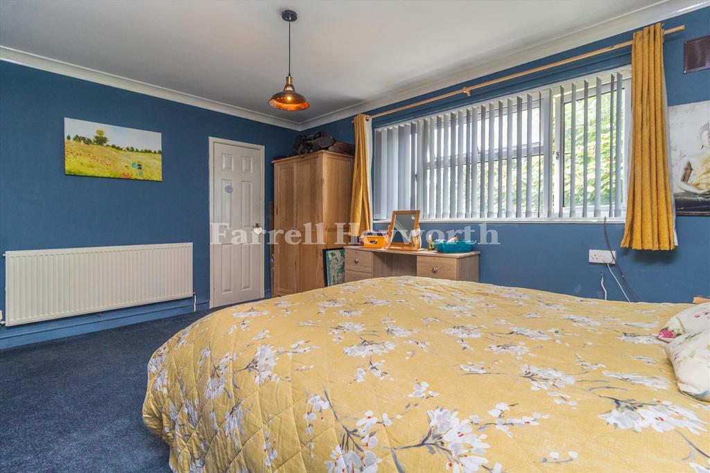 Bedroom 1 image 2