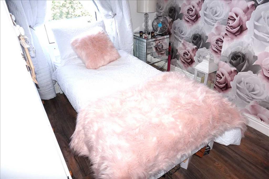 Back bedroom 2 :
