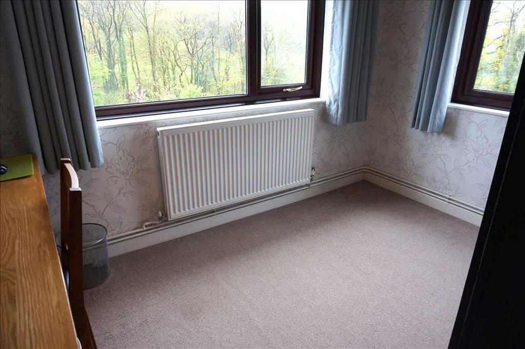 Back bedroom 2 :