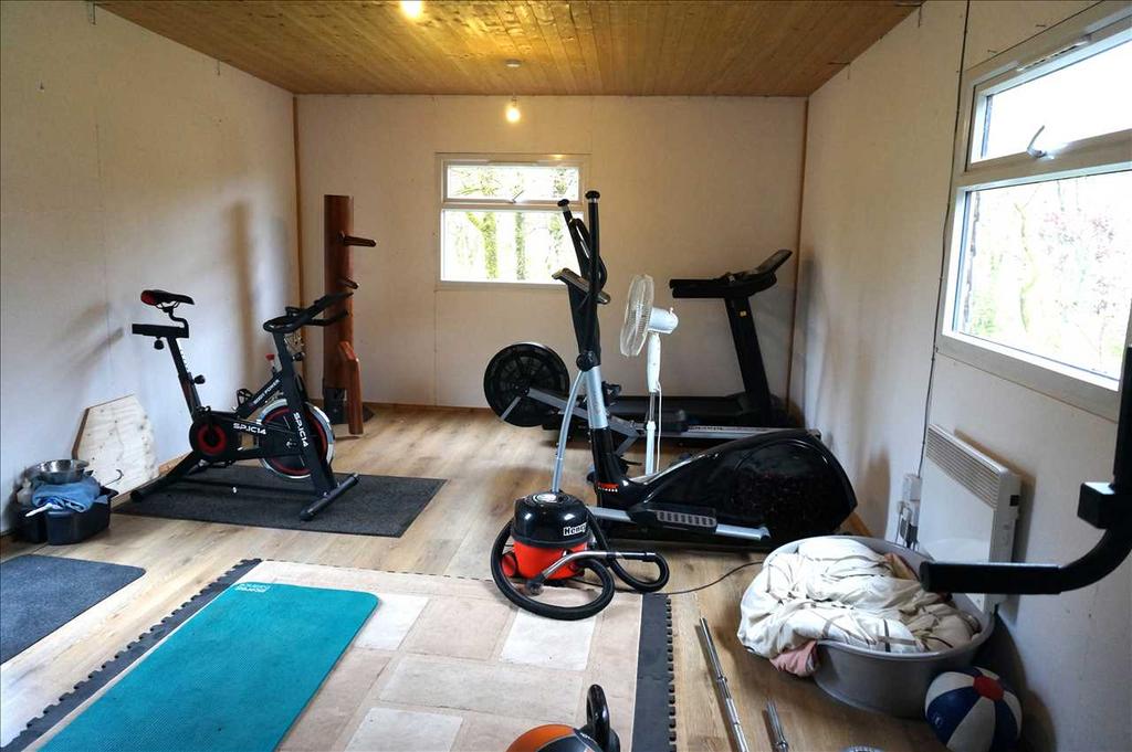 Detached gym :