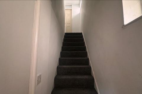 2 bedroom flat to rent, The Glade, Ilford IG5