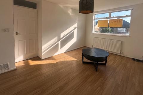 2 bedroom flat to rent, The Glade, Ilford IG5