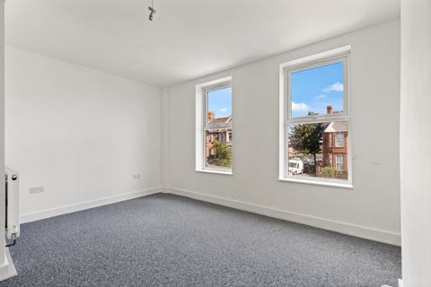 2 bedroom flat to rent, Dover Road, Folkestone, CT19