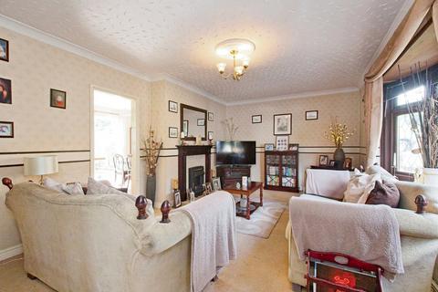 10 Broadoak Road, Erith, DA8 3BE