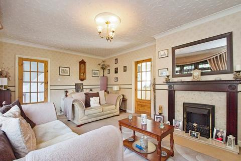 10 Broadoak Road, Erith, DA8 3BE