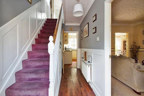10 Broadoak Road, Erith, DA8 3BE