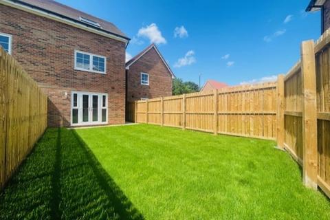 3 bedroom townhouse for sale, Palace Lane, Staveley