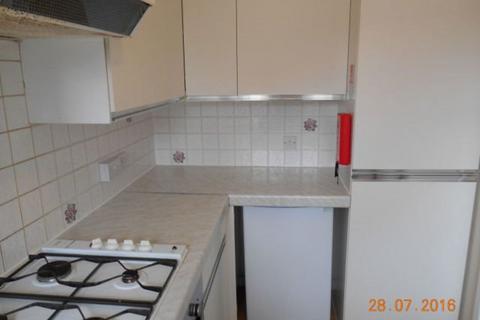 2 bedroom house to rent, Heron Drive, Nottingham NG7