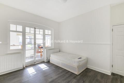 3 bedroom house to rent, Norwood Park Road London SE27