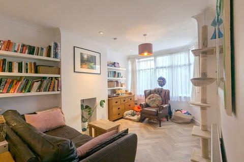 108 Fernside Avenue, Feltham, TW13 7BW
