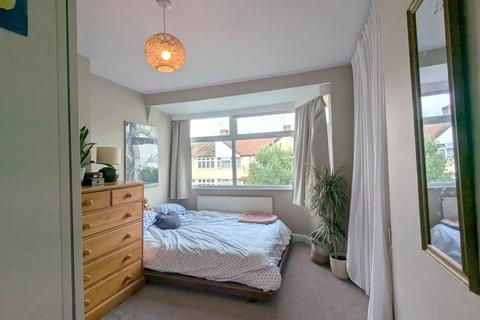 108 Fernside Avenue, Feltham, TW13 7BW