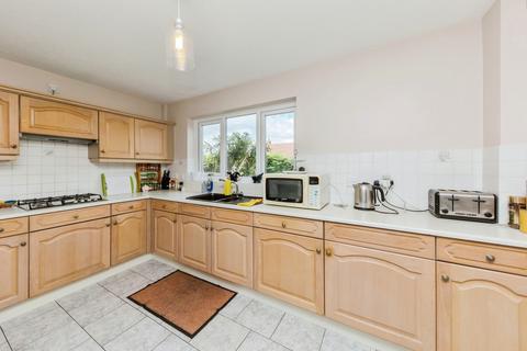 4 bedroom detached house to rent, Abbotsbury Close, Wistaston