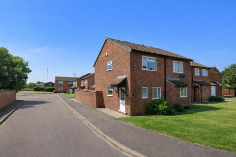 2 bedroom end of terrace house to rent, Alburgh Close, Bedford MK42
