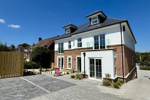 2 bedroom ground floor flat for sale, Upton Way, Broadstone