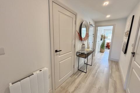 2 bedroom ground floor flat for sale, Upton Way, Broadstone