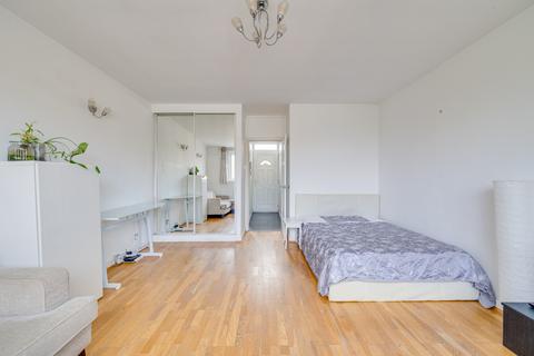 undefined, Farm Lane, Fulham Broadway, London