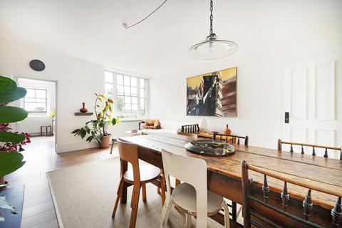 Flat 4, 7 Clapton Terrace, London, E5 9BW