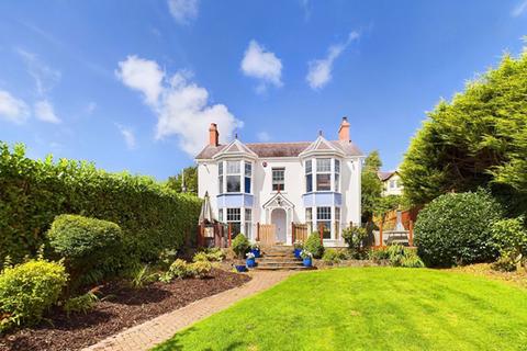 4 bedroom detached house for sale, Springfield Road, Carmarthen