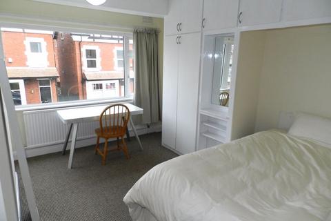 2 Derwentwater Terrace, Leeds, LS6 3JL