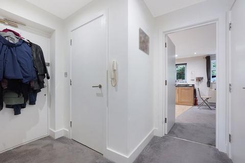 Flat 1, Wildoaks House, 418 London Road, Sutton, SM3 8JF