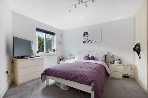 Flat 1, Wildoaks House, 418 London Road, Sutton, SM3 8JF