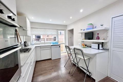 4 Vernon Close, Sutton Coldfield, B74 4EA
