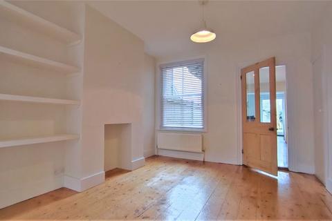 3 bedroom character property for sale, Wykeham Road, Farnham