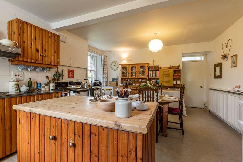 Breakfasting Kitchen