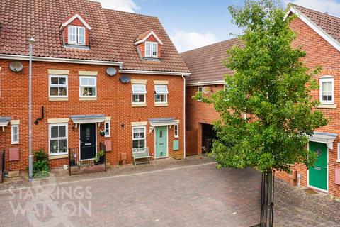 3 bedroom townhouse for sale, Pochard Street, Queens Hill, Costessey