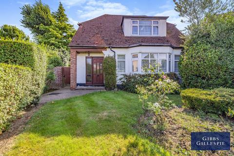 3 bedroom detached house to rent, Hillcroft Avenue, Pinner