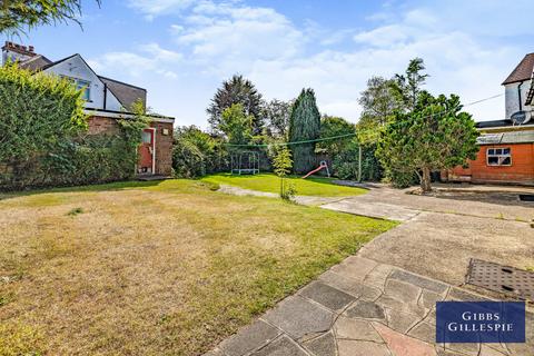 3 bedroom detached house to rent, Hillcroft Avenue, Pinner