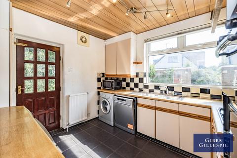 3 bedroom detached house to rent, Hillcroft Avenue, Pinner