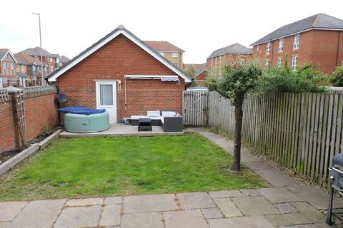 4 bedroom townhouse to rent, Caroline Way, Sovereign Harbour, Eastbourne, East Sussex