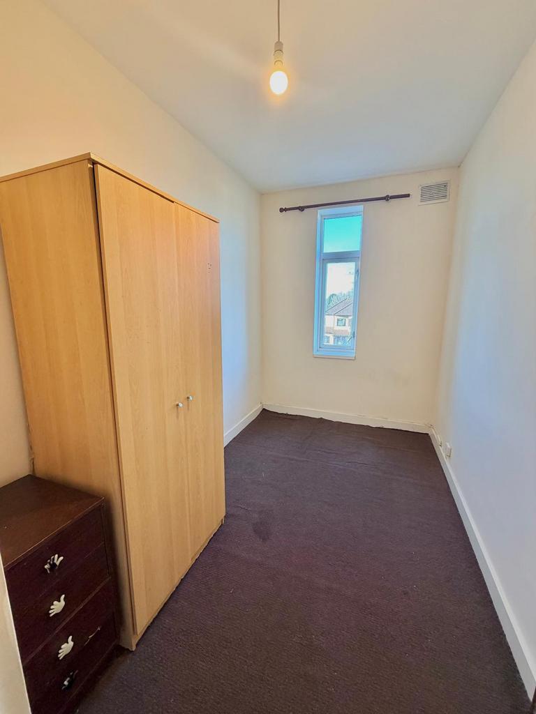 Apartment in Ilford - View 4