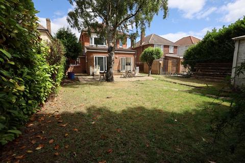 5 bedroom detached house to rent, Wallisdown Road, Poole BH12