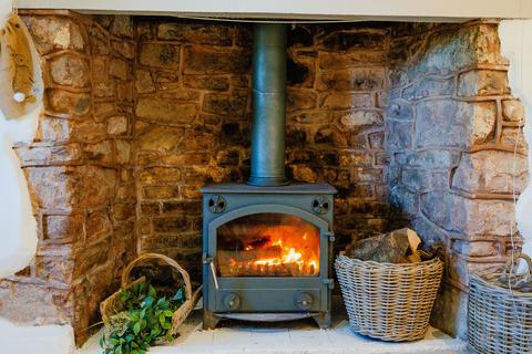 Hunters Lodge Back Lane, Sandford, Crediton, EX17 4NQ