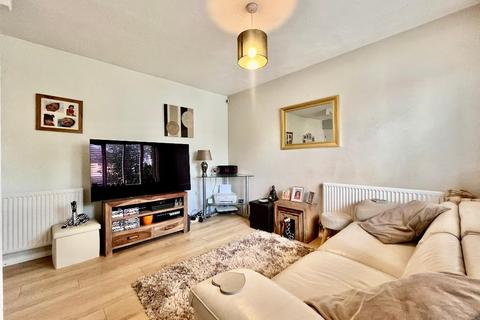 1 bedroom cluster house for sale, Rookery Drive, Bushmead, Luton, Bedfordshire, LU2 7FG