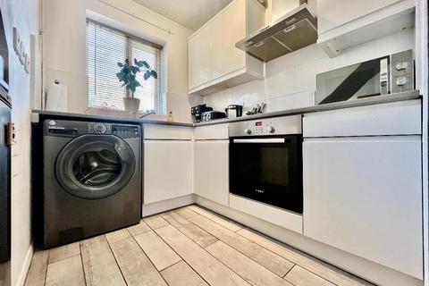 1 bedroom cluster house for sale, Rookery Drive, Bushmead, Luton, Bedfordshire, LU2 7FG