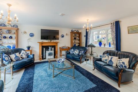 10 Brambleside, Thrapston, Kettering, NN14 4PY