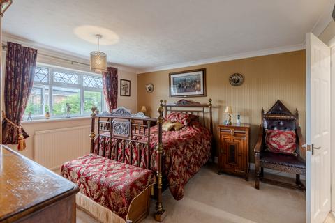 10 Brambleside, Thrapston, Kettering, NN14 4PY