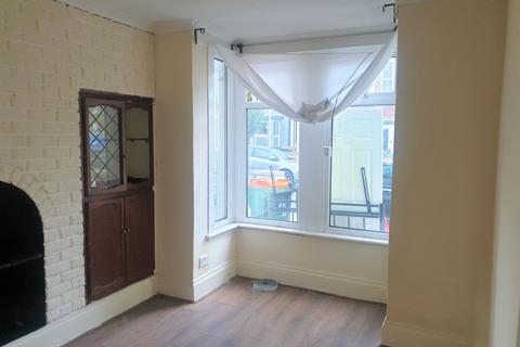 4 bedroom terraced house to rent, Bristol Road, London