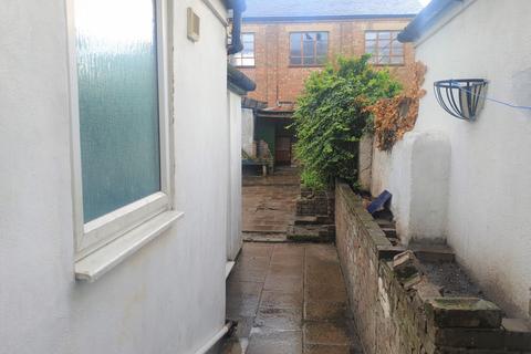 4 bedroom terraced house to rent, Bristol Road, London